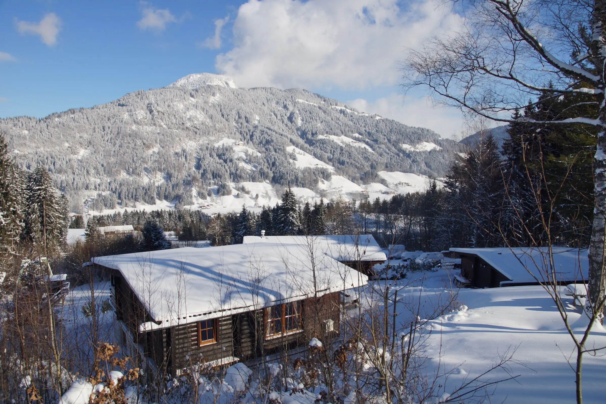 Verschneiter Bergblick vom Chalet Grand Wastl
